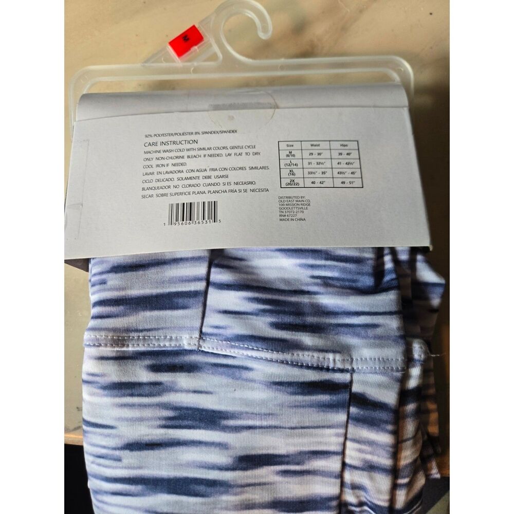 Active Leggings w/ pocket - Picture 2 of 2